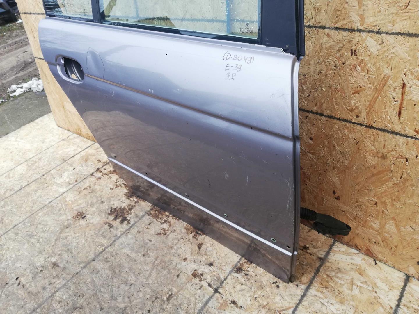 Стекло двери задней правой