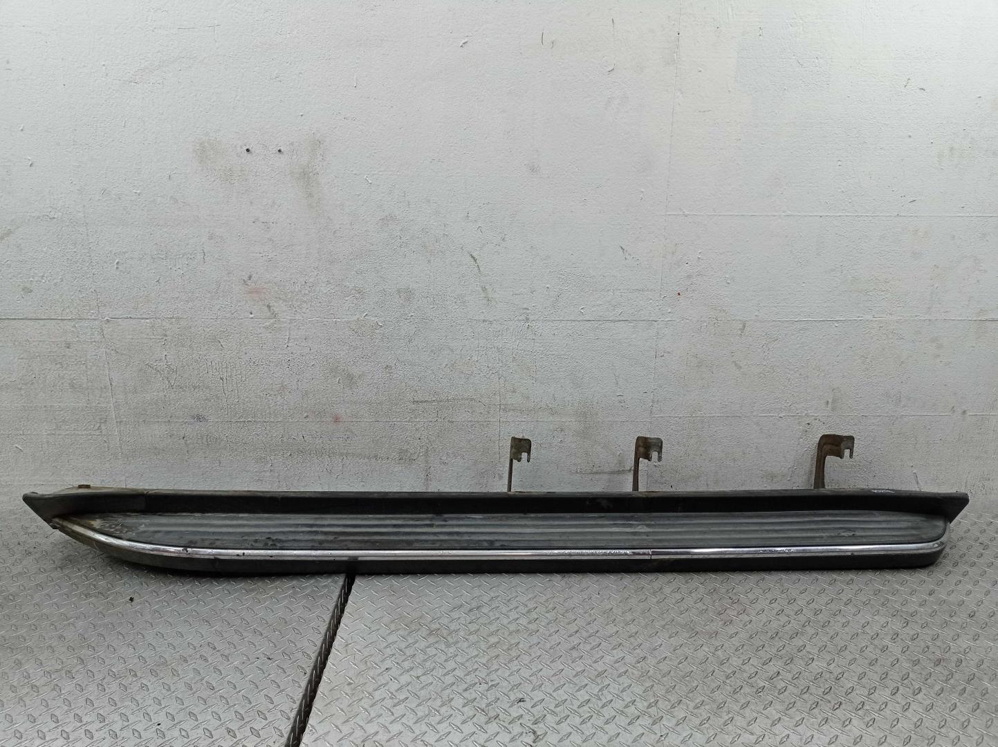 Подножка левая