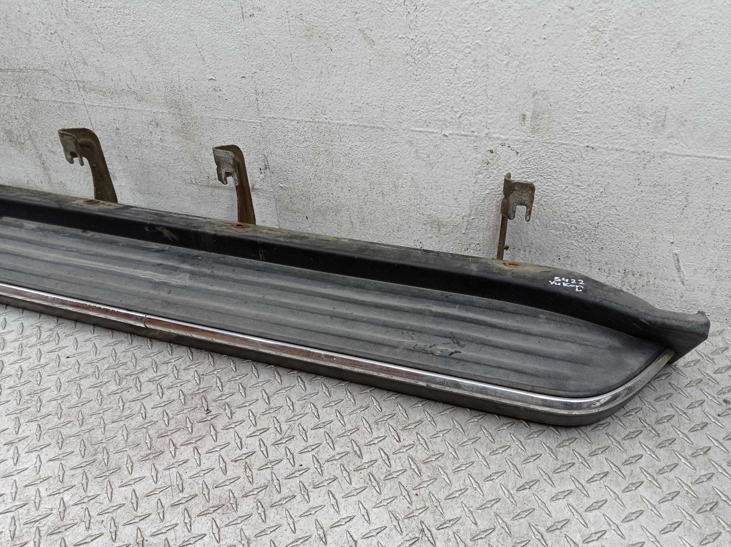 Подножка левая