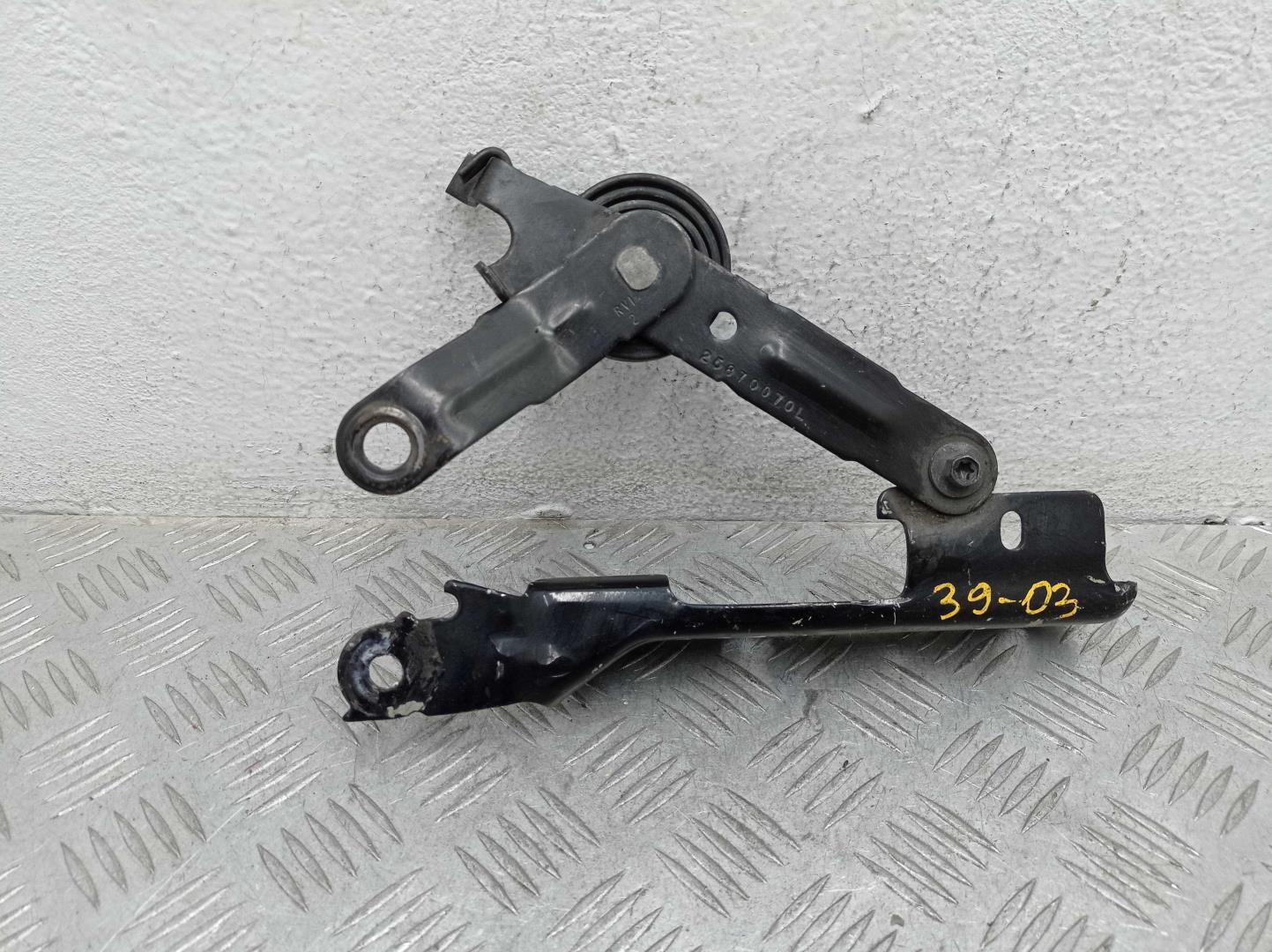 Петля капота левая