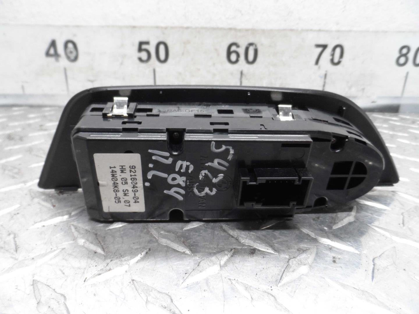 Кнопка стеклоподъемника