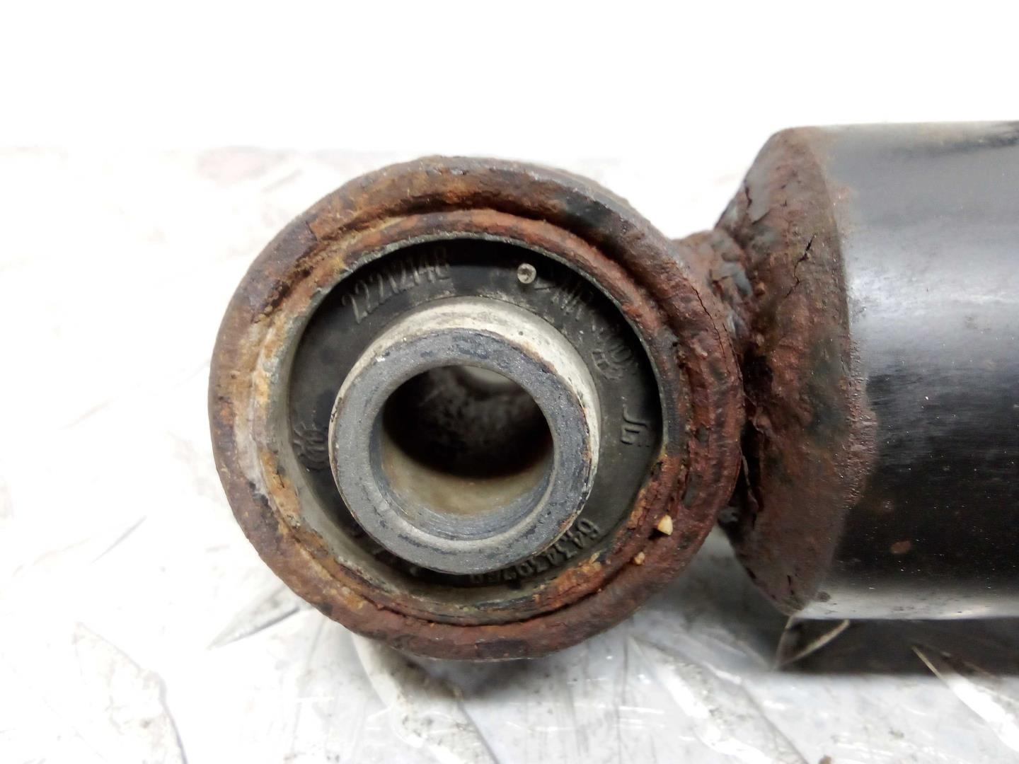 Амортизатор задний правый