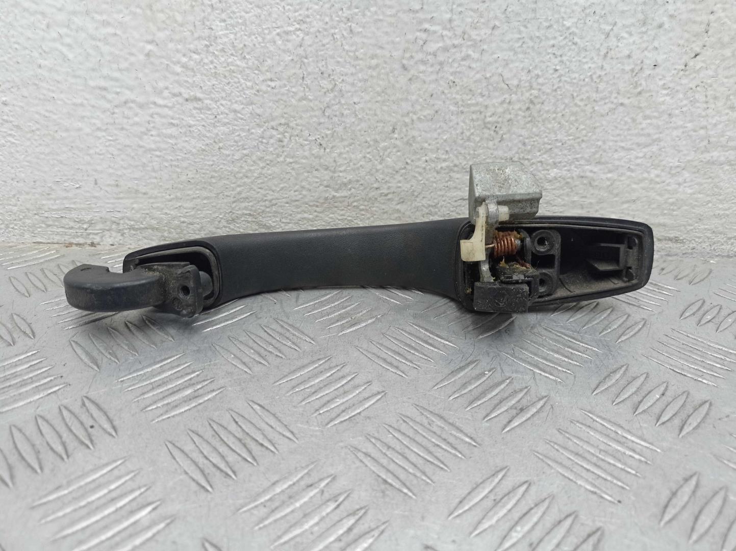 Ручка двери передней наружная правая