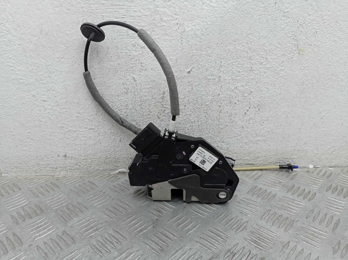 Замок двери задней правой