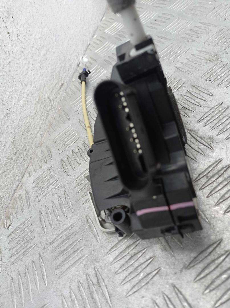 Замок двери задней правой