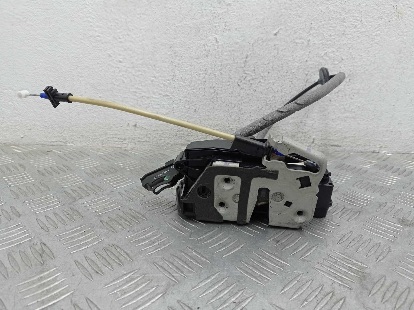 Замок двери задней правой