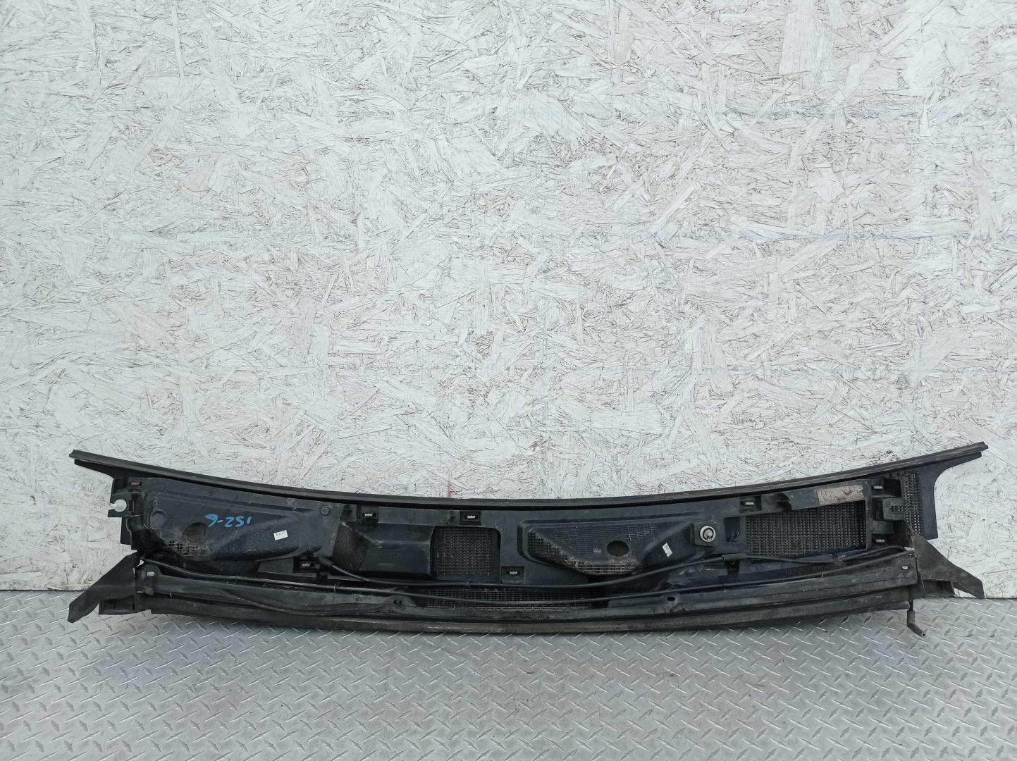 Решетка стеклоочистителей (Жабо)