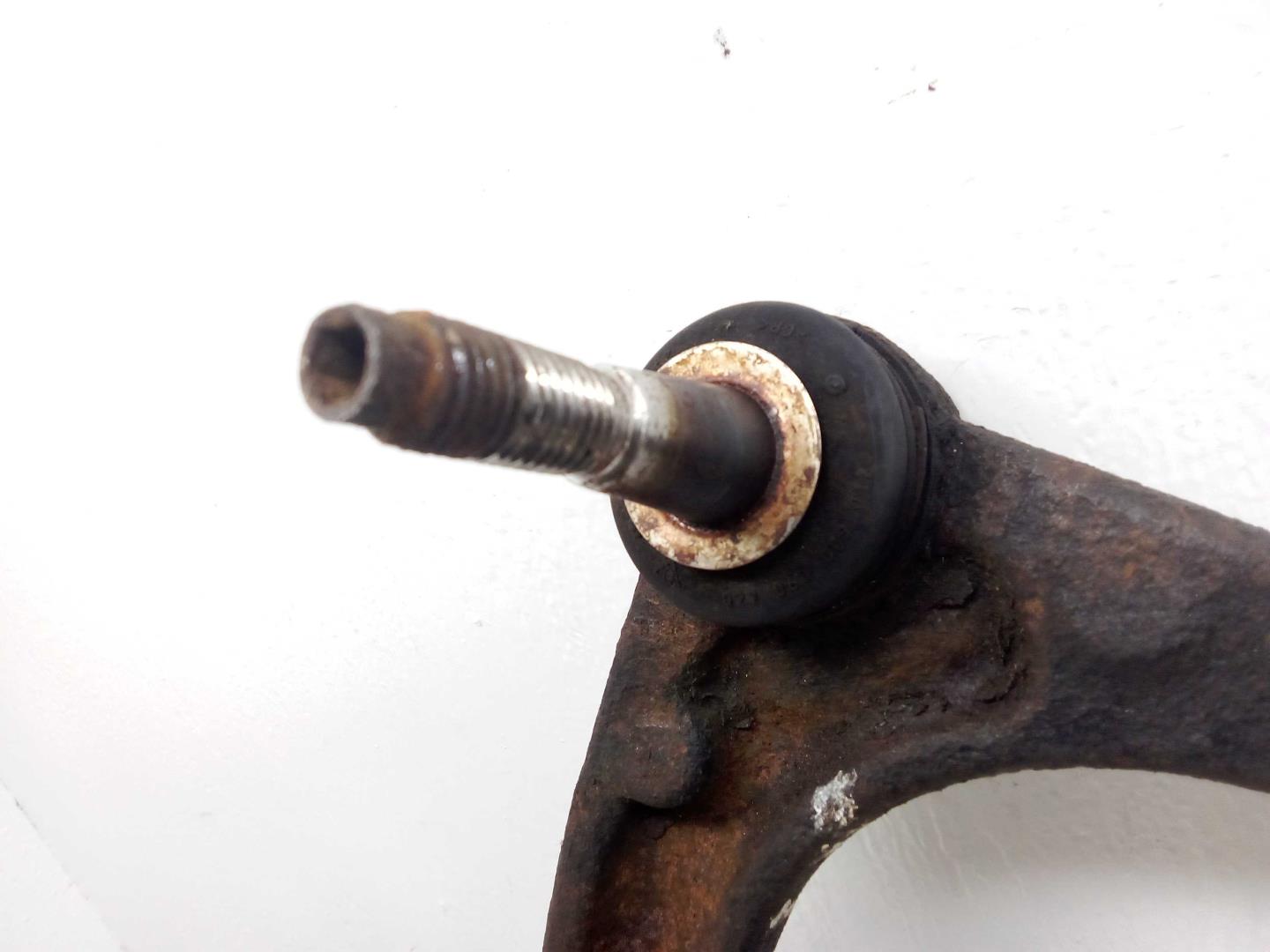 Рычаг передний верхний правый