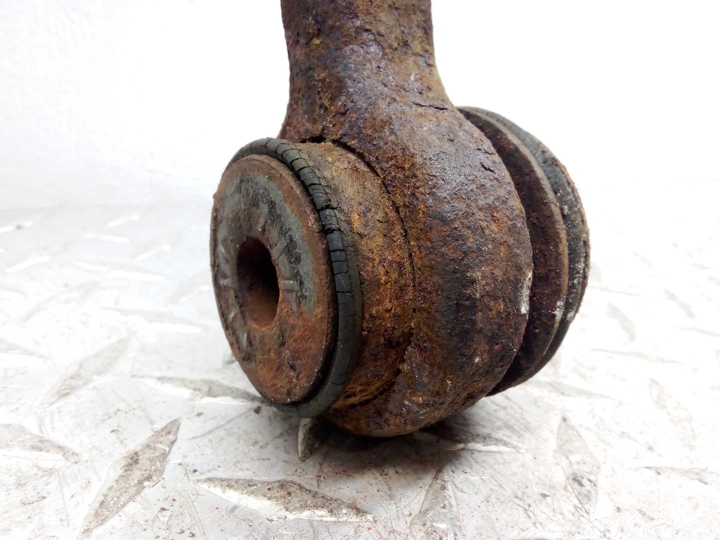 Рычаг передний верхний правый