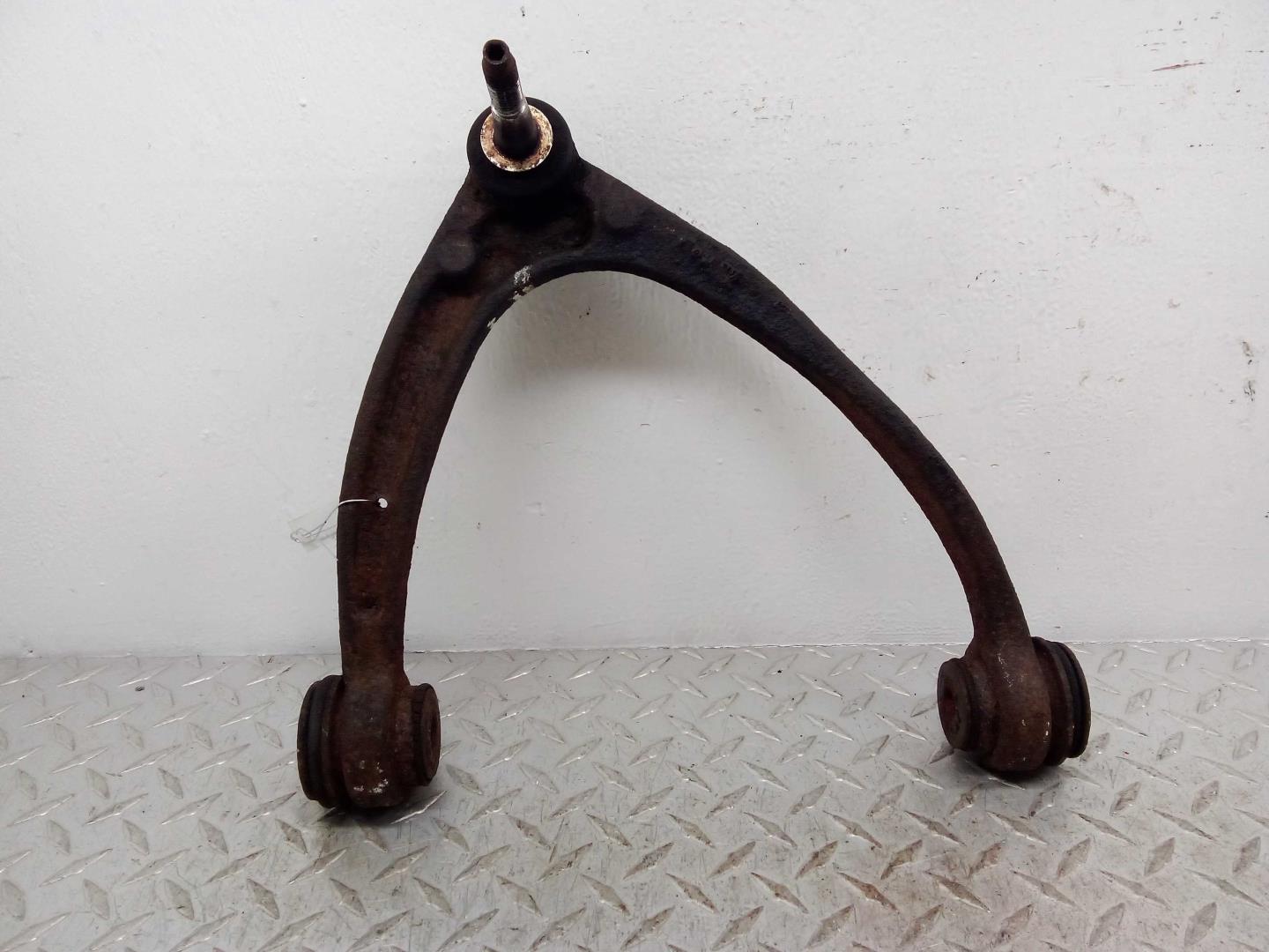 Рычаг передний верхний правый