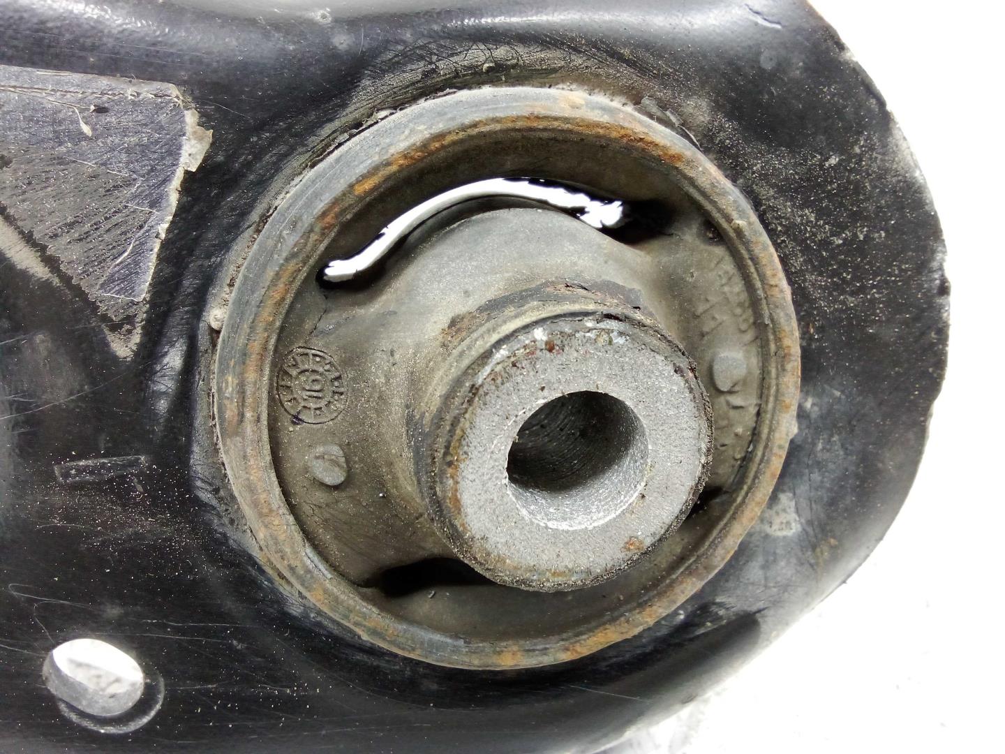 Рычаг передний нижний правый