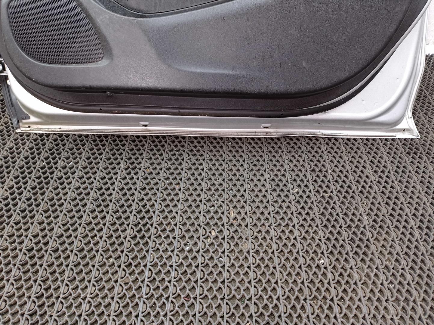 Ручка двери передней наружная правая