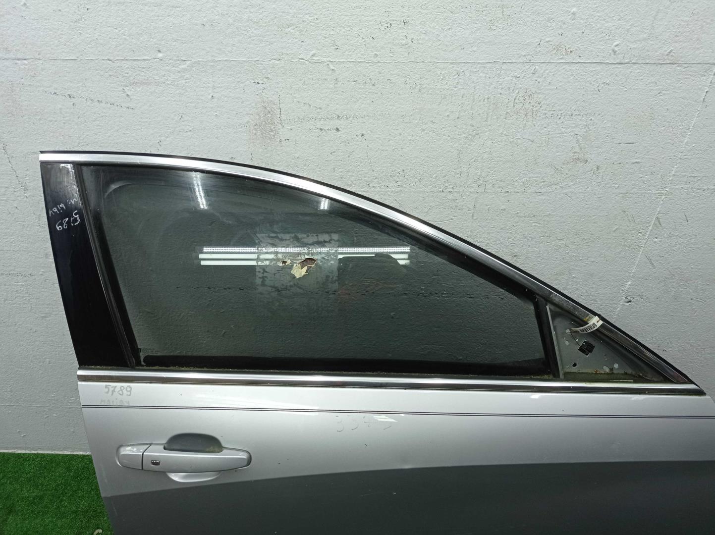 Ручка двери передней наружная правая