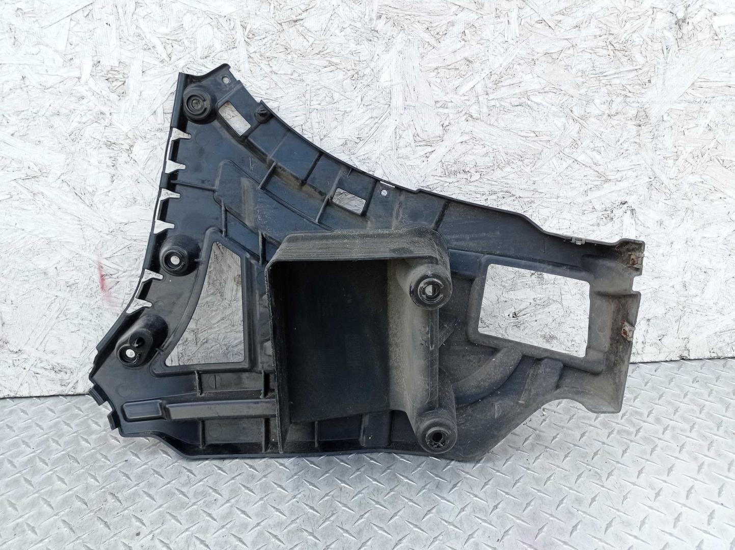 Кронштейн заднего бампера