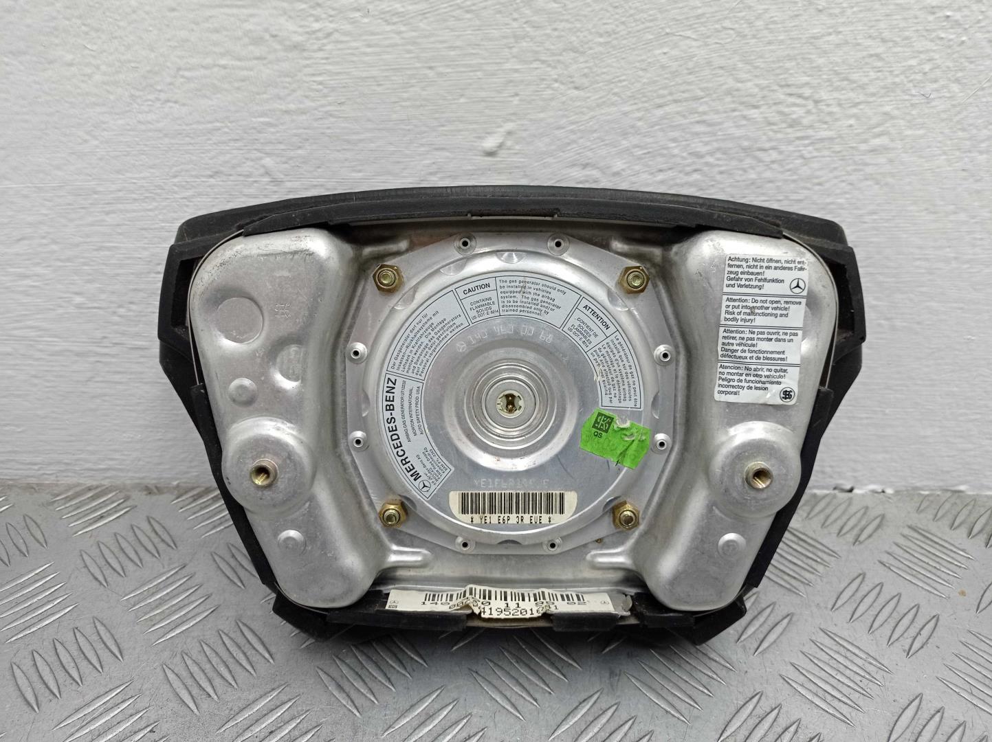 Подушка безопасности в рулевое колесо