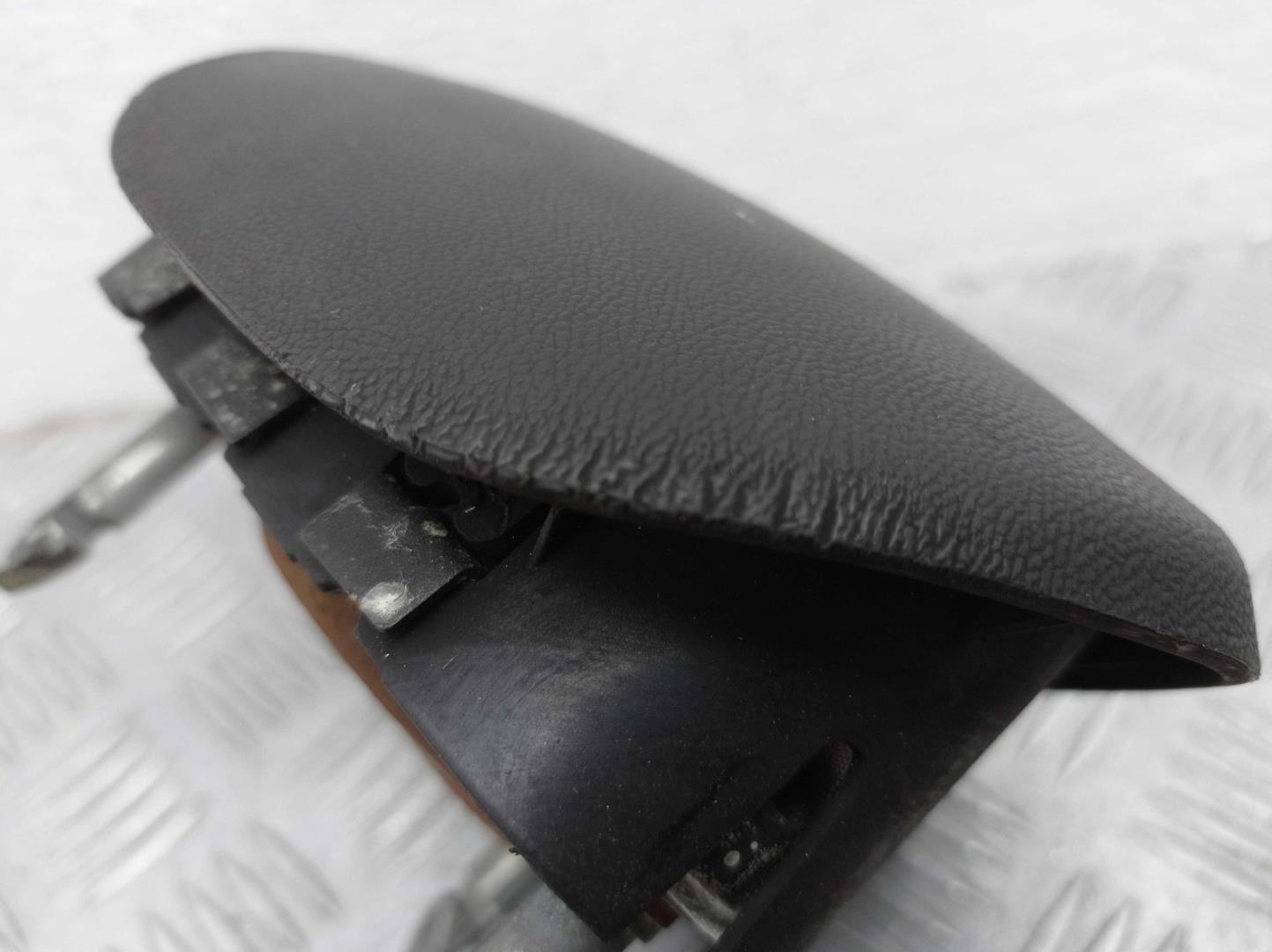 Подушка безопасности в рулевое колесо