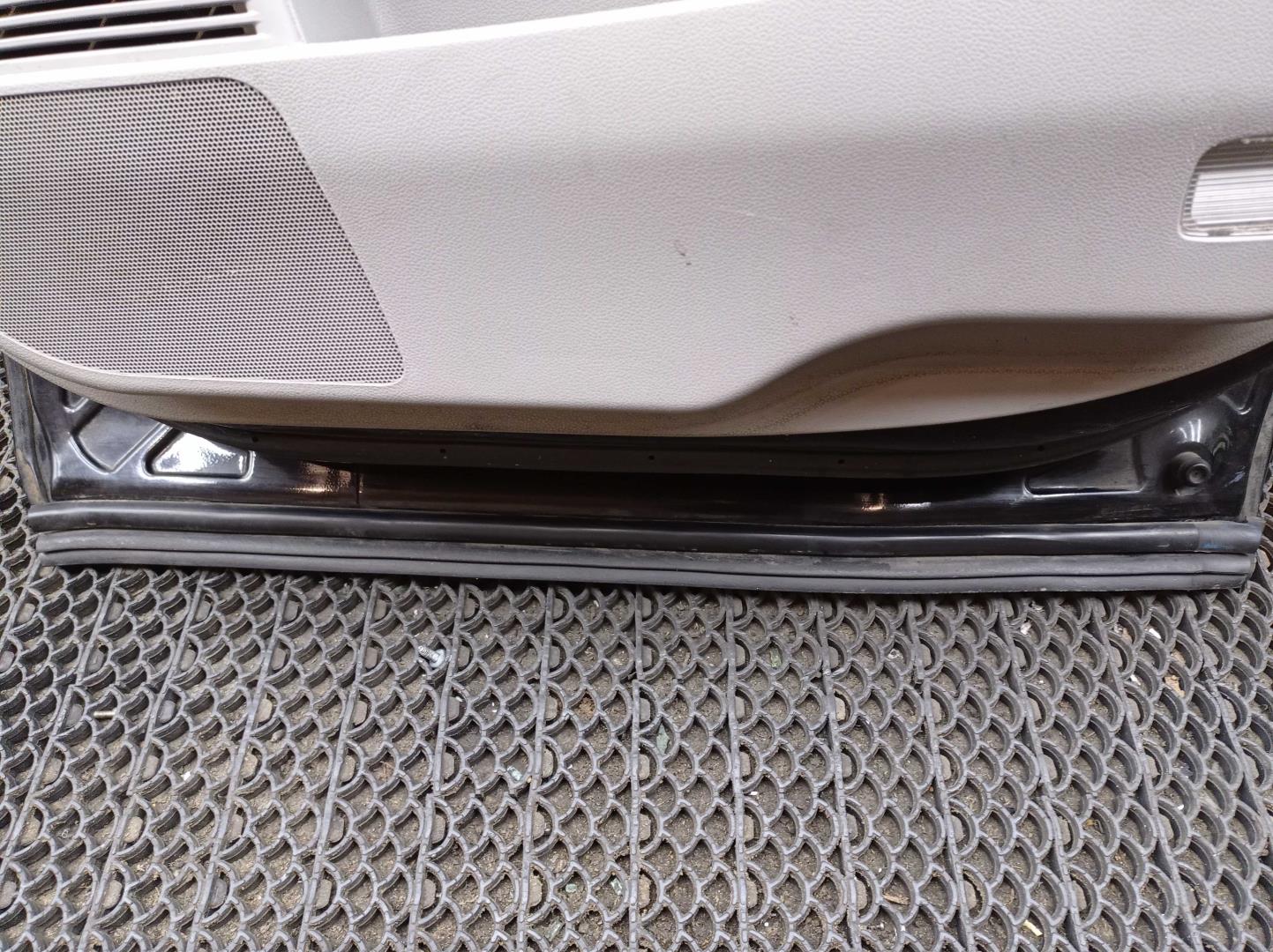 Стеклоподъемник электр. задний правый