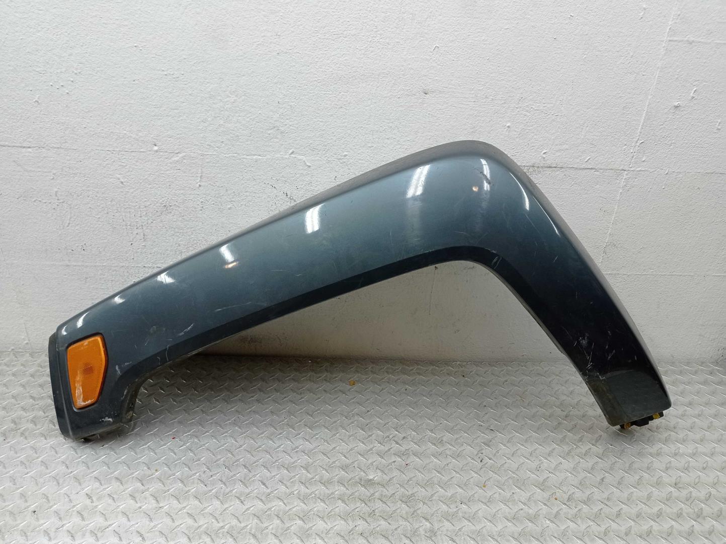 Накладка переднего крыла левого