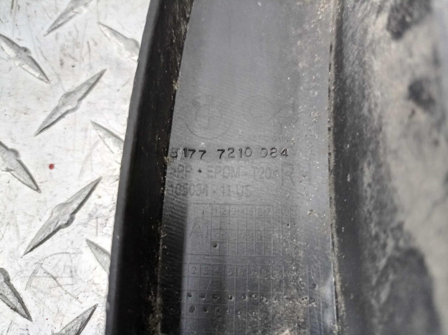 Накладка заднего крыла правого