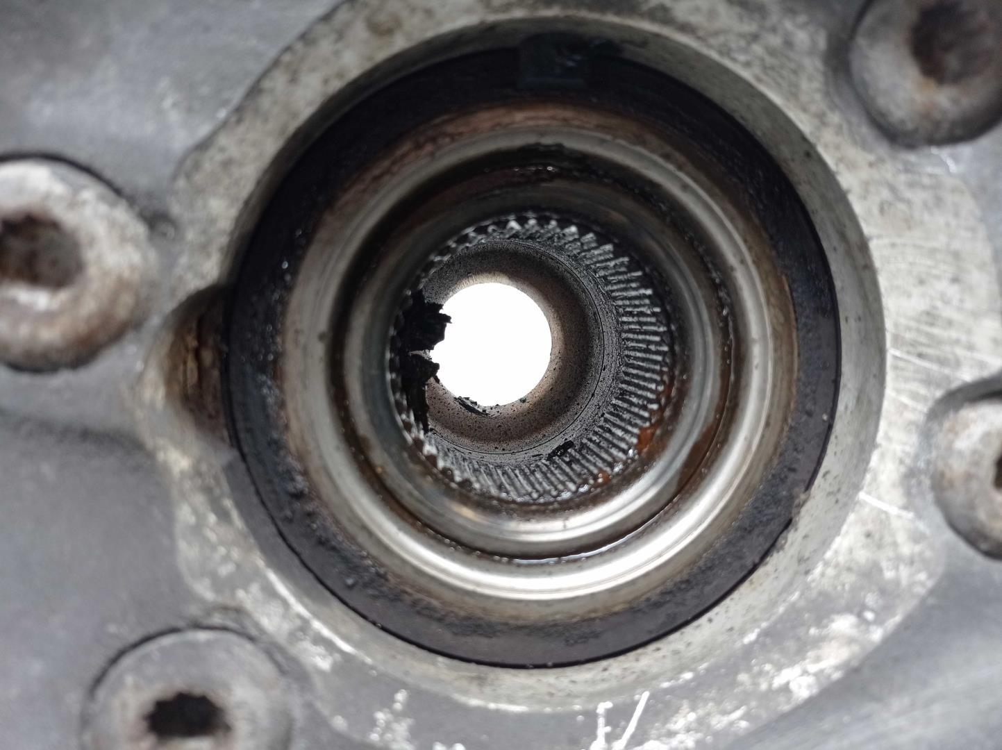 Кулак поворотный передний правый