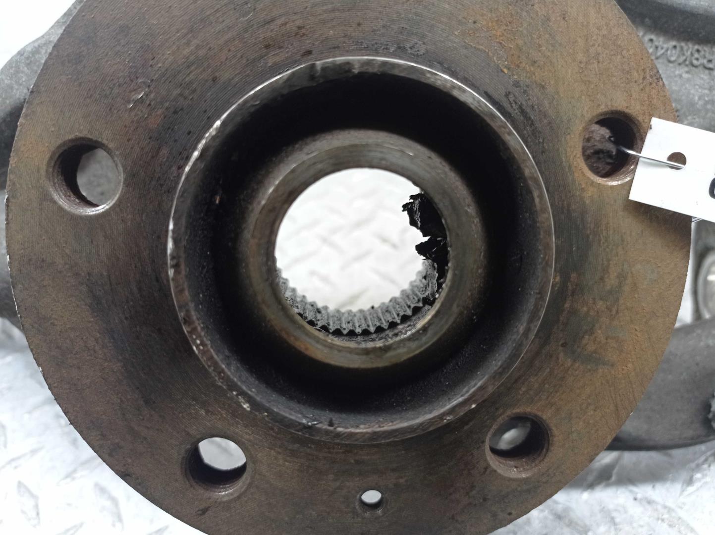 Кулак поворотный передний правый