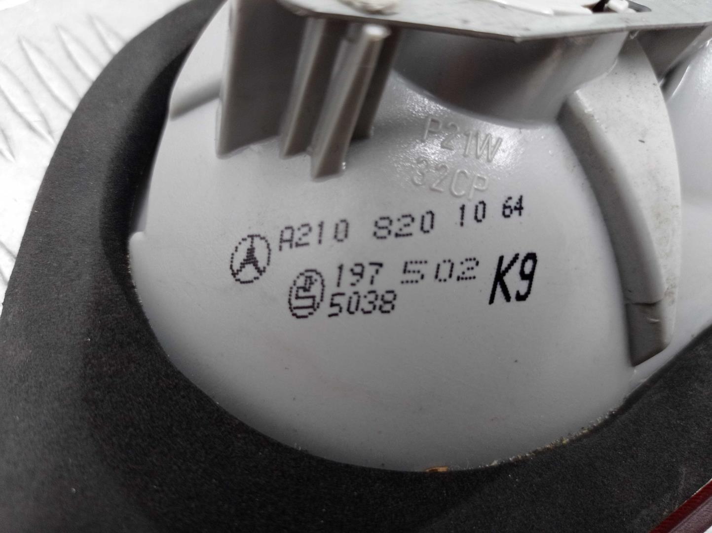 Фонарь задний внутренний правый