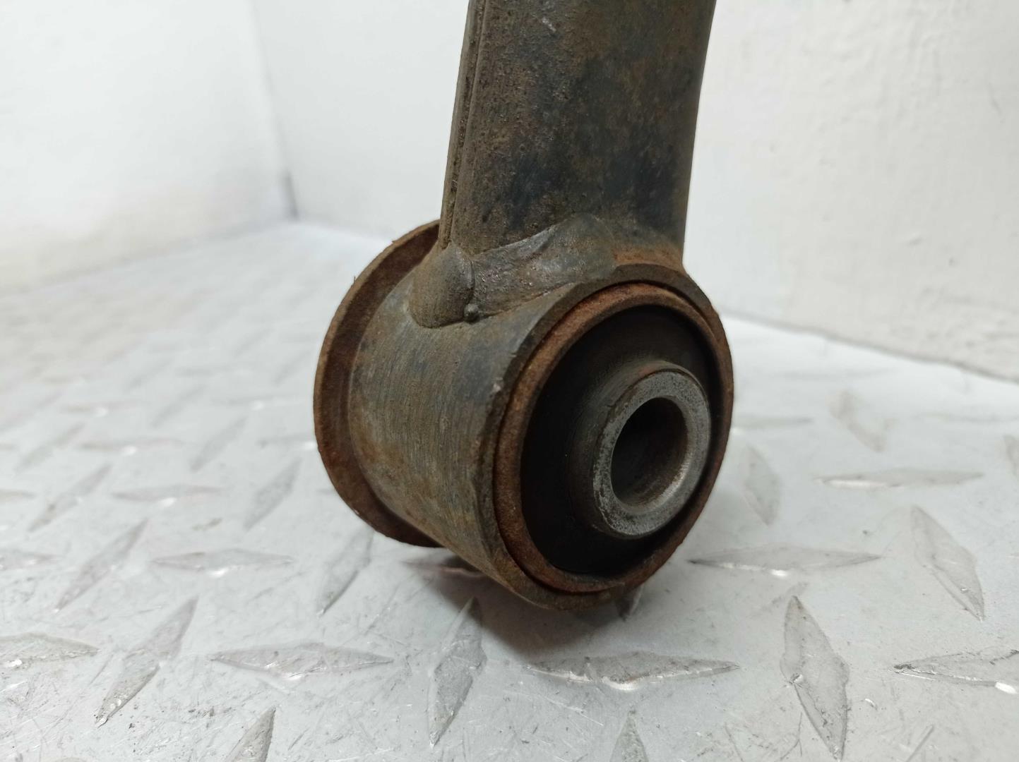 Рычаг передний верхний левый