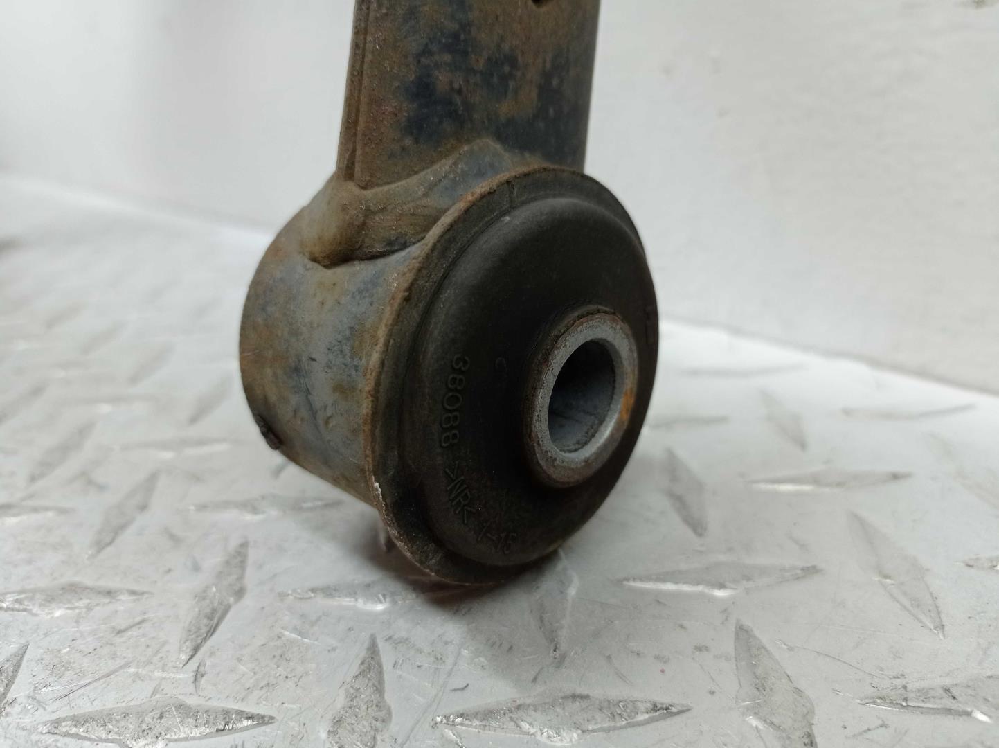 Рычаг передний верхний левый