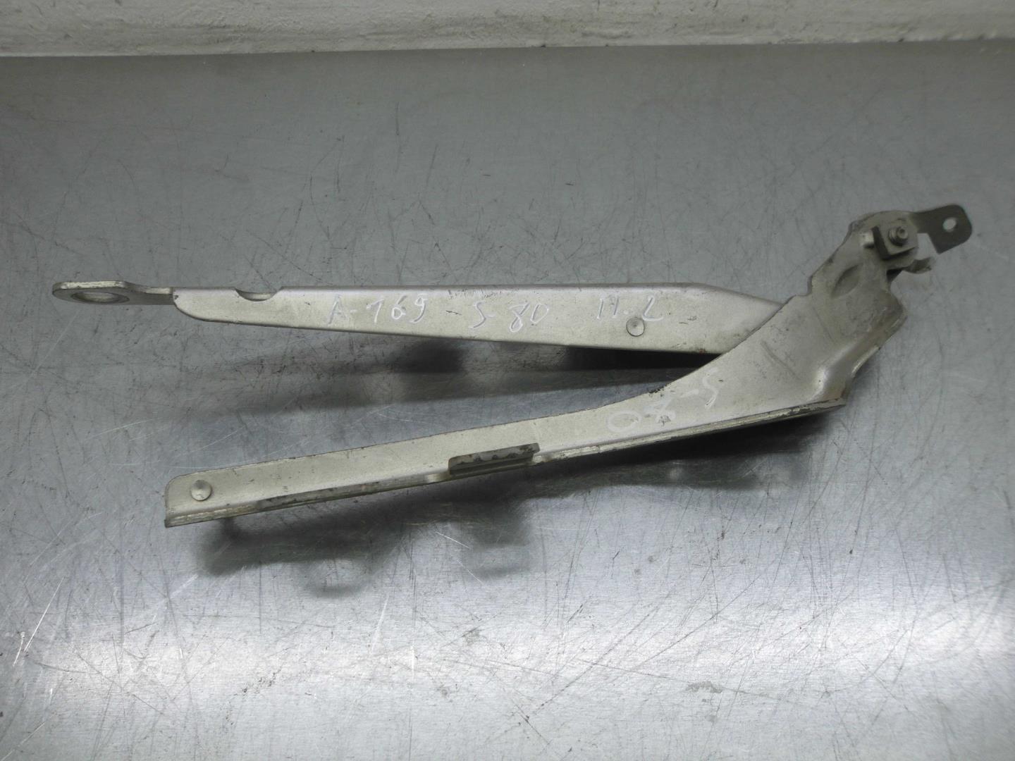 Петля капота левая