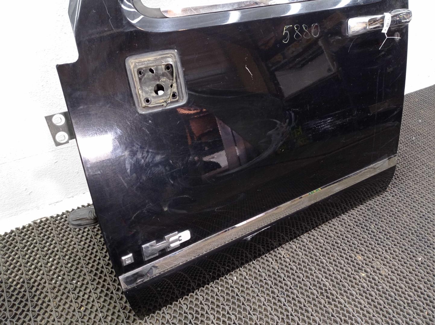 Петля двери передней