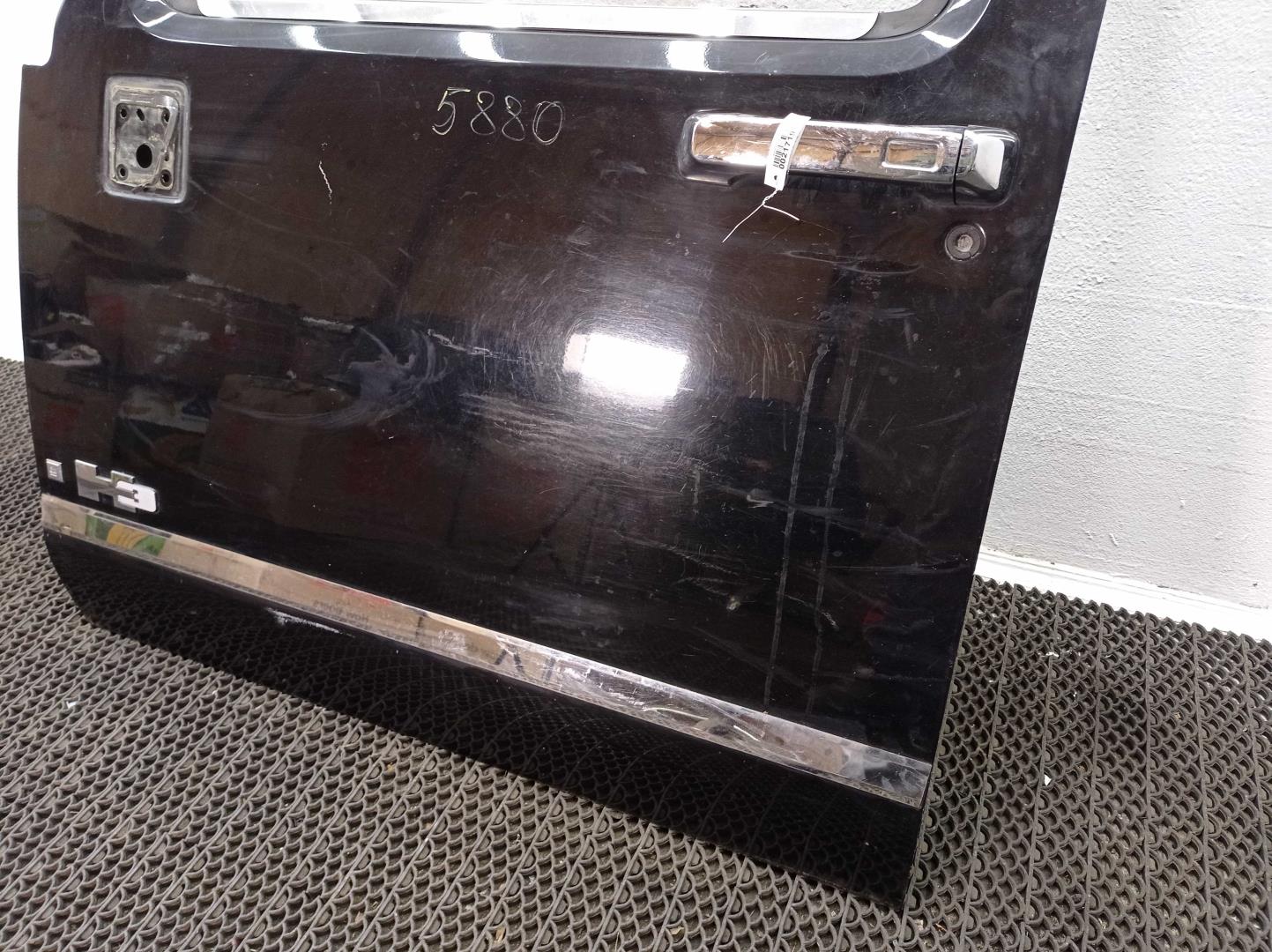 Петля двери передней