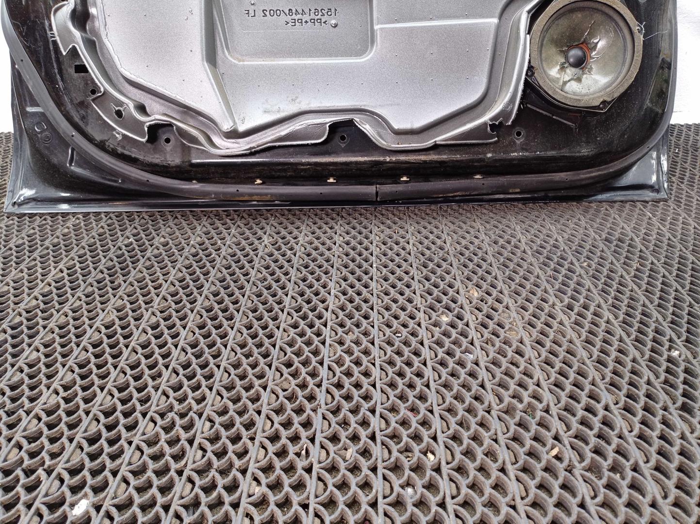 Петля двери передней