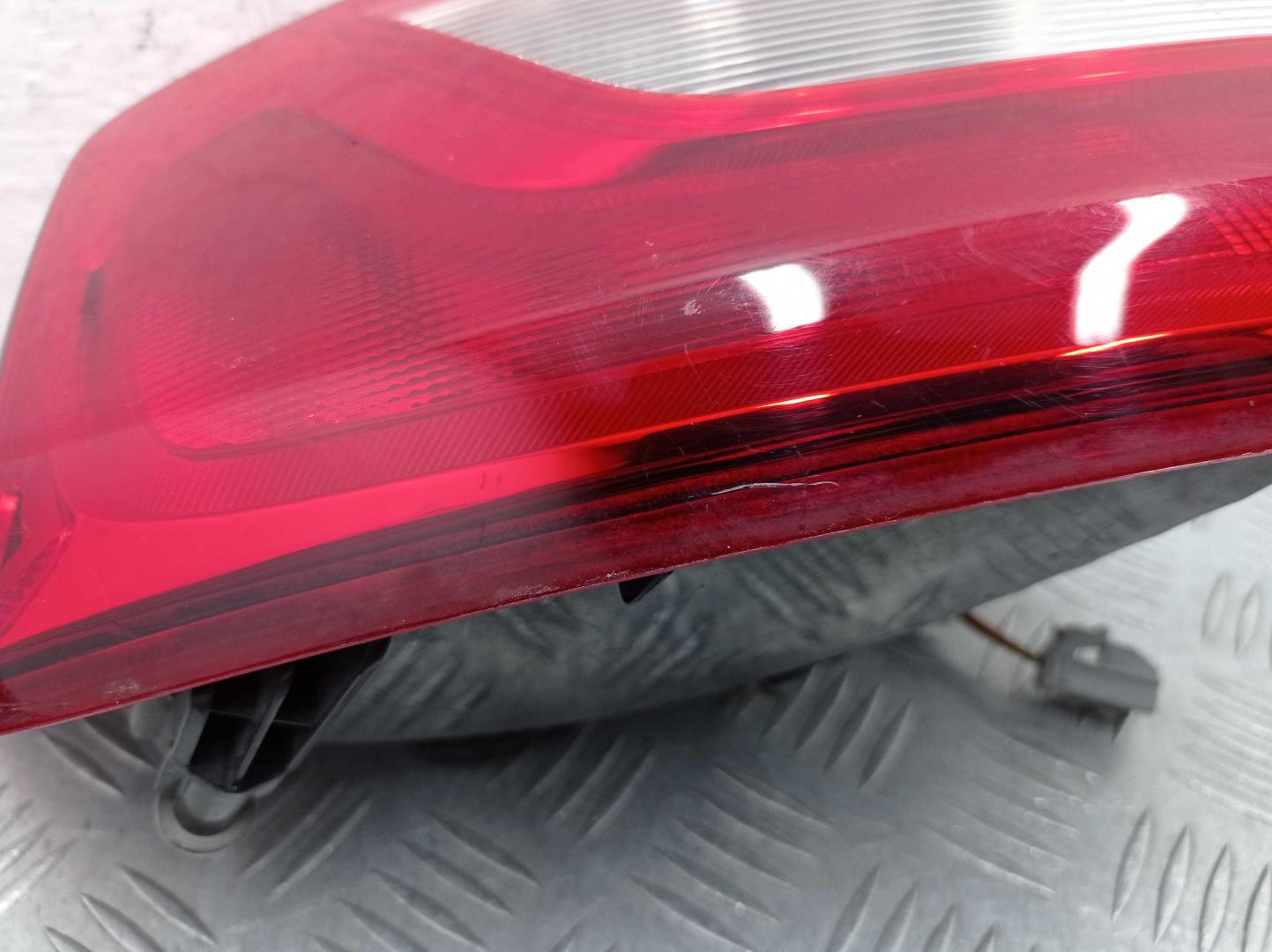 Фонарь задний наружный левый