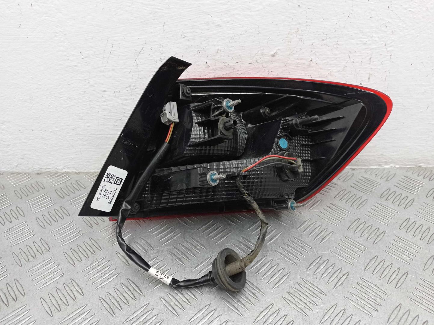 Фонарь задний наружный левый