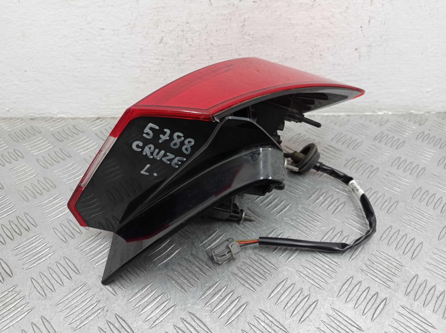 Фонарь задний наружный левый