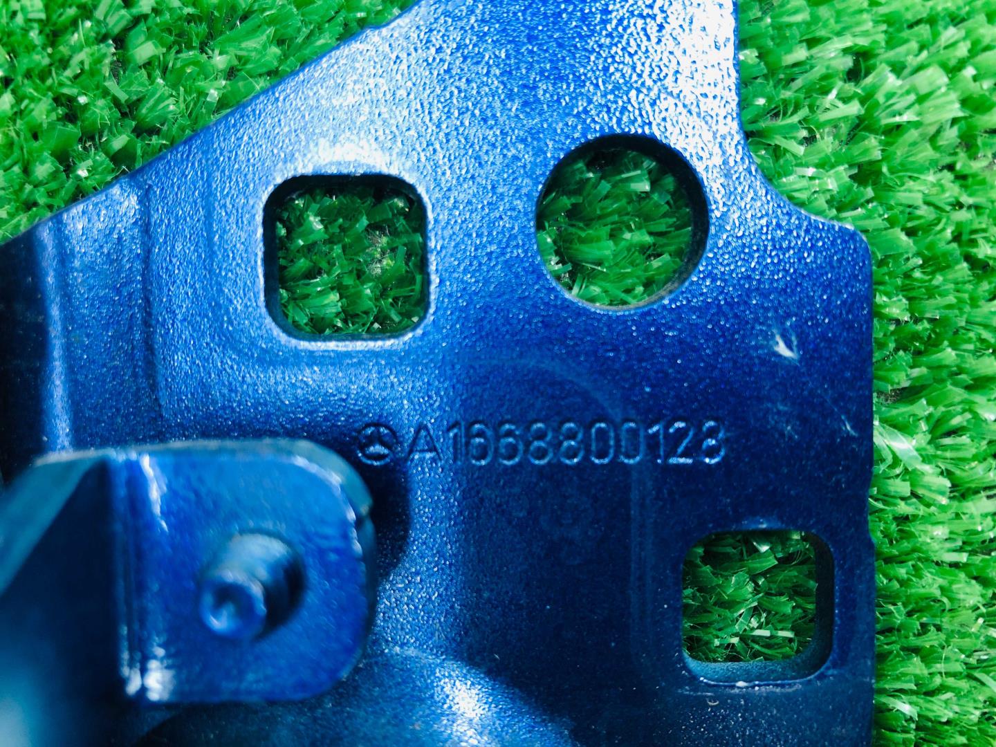 Петля капота левая