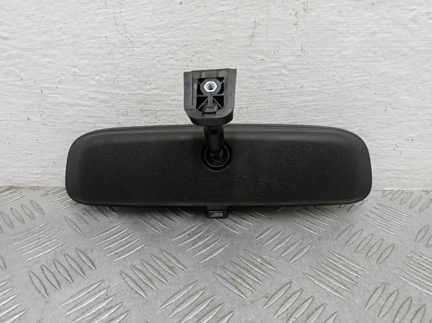 Зеркало заднего вида