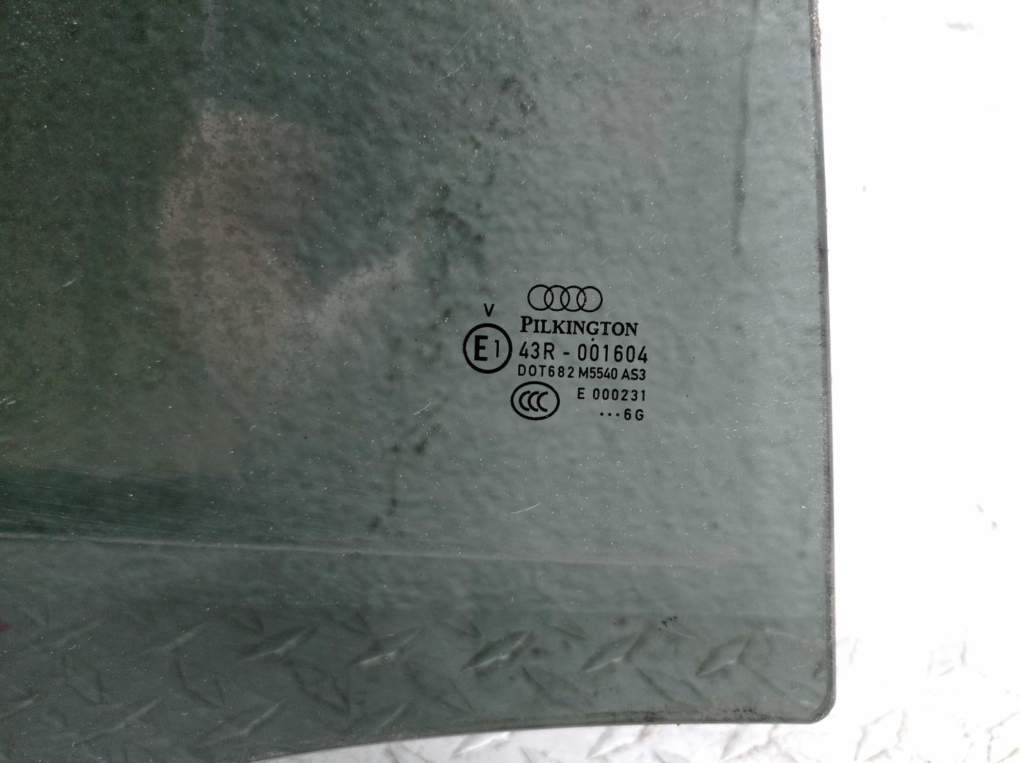 Стекло двери задней правой