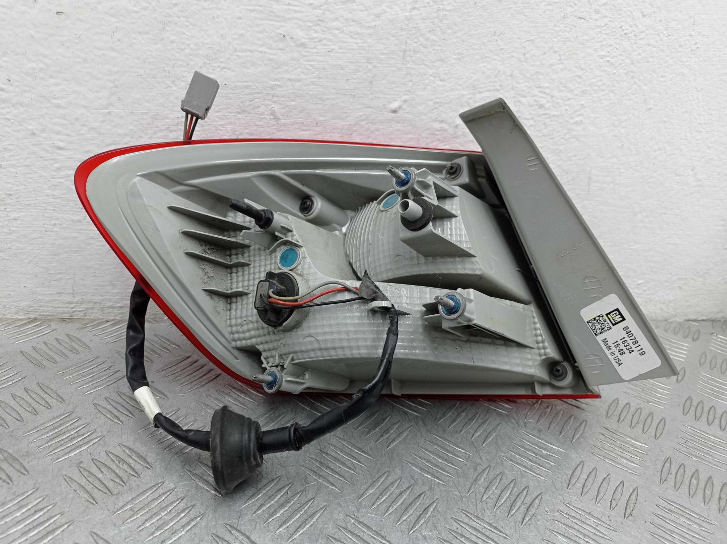 Фонарь задний наружный правый