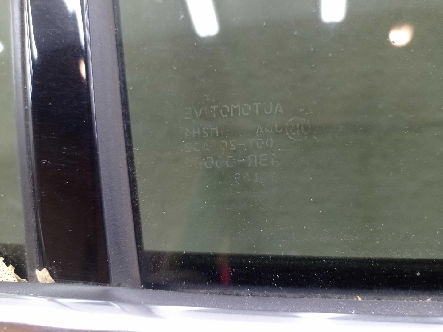 Стекло двери задней правой