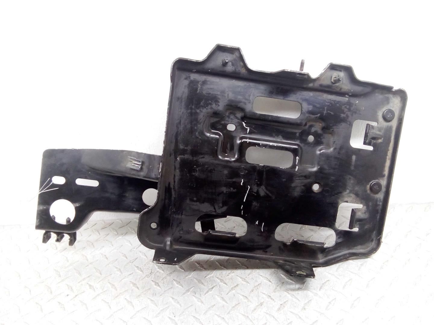 Площадка под аккумулятор (АКБ)