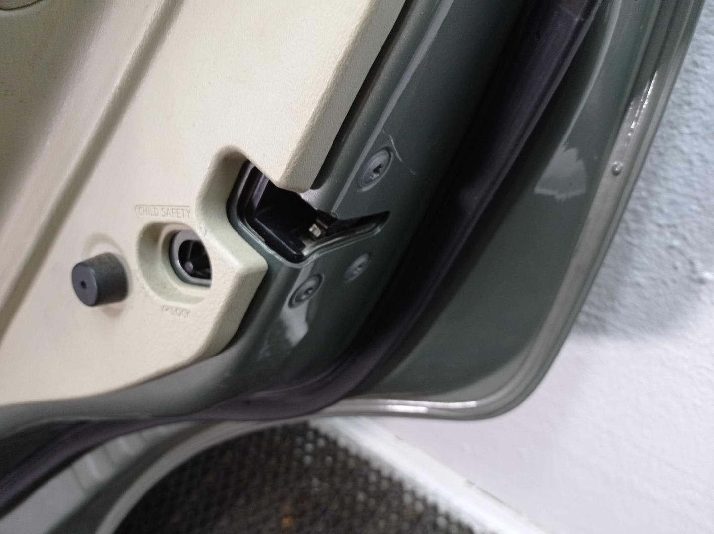 Стеклоподъемник электр. задний левый