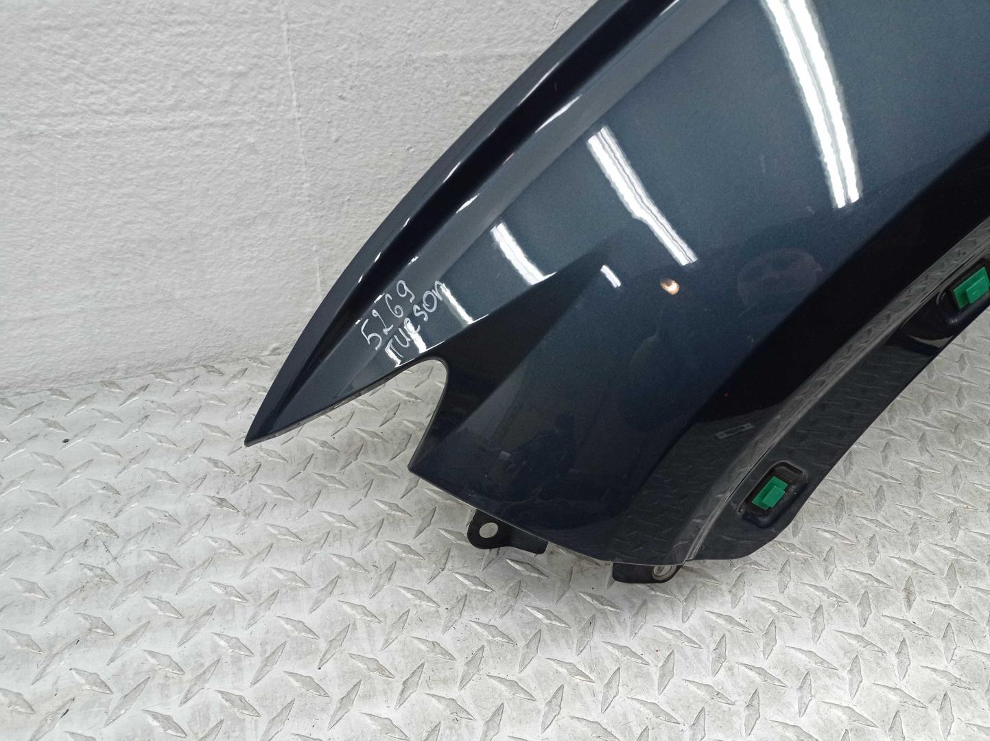 Крыло переднее левое