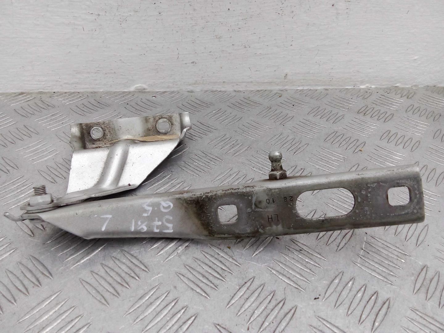 Петля капота левая