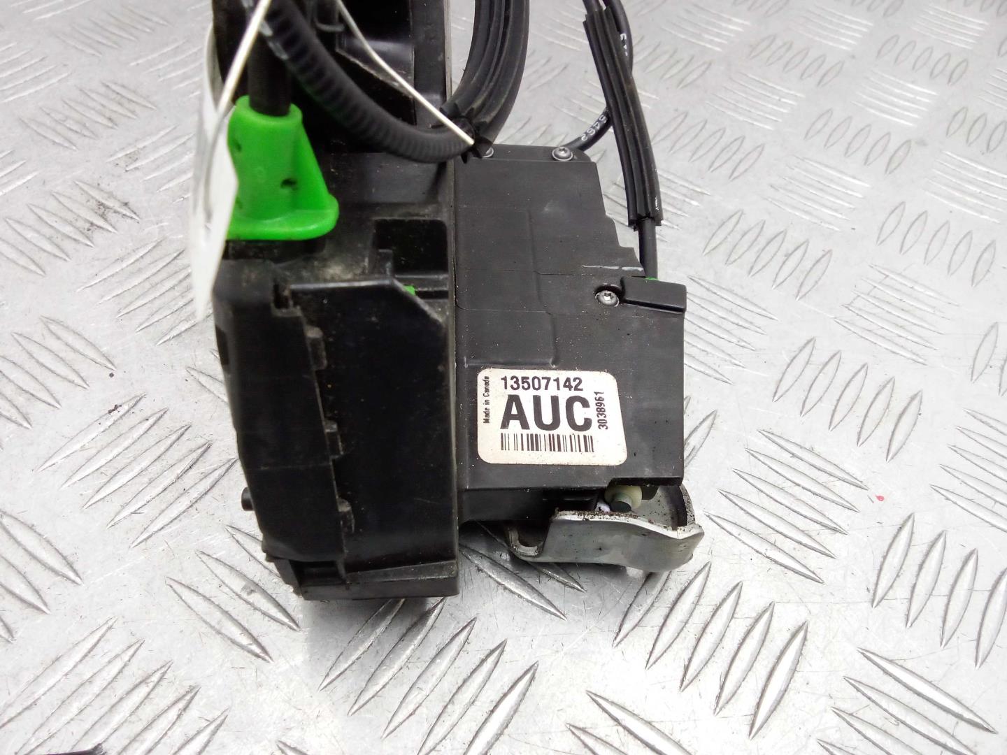 Замок двери задней левой