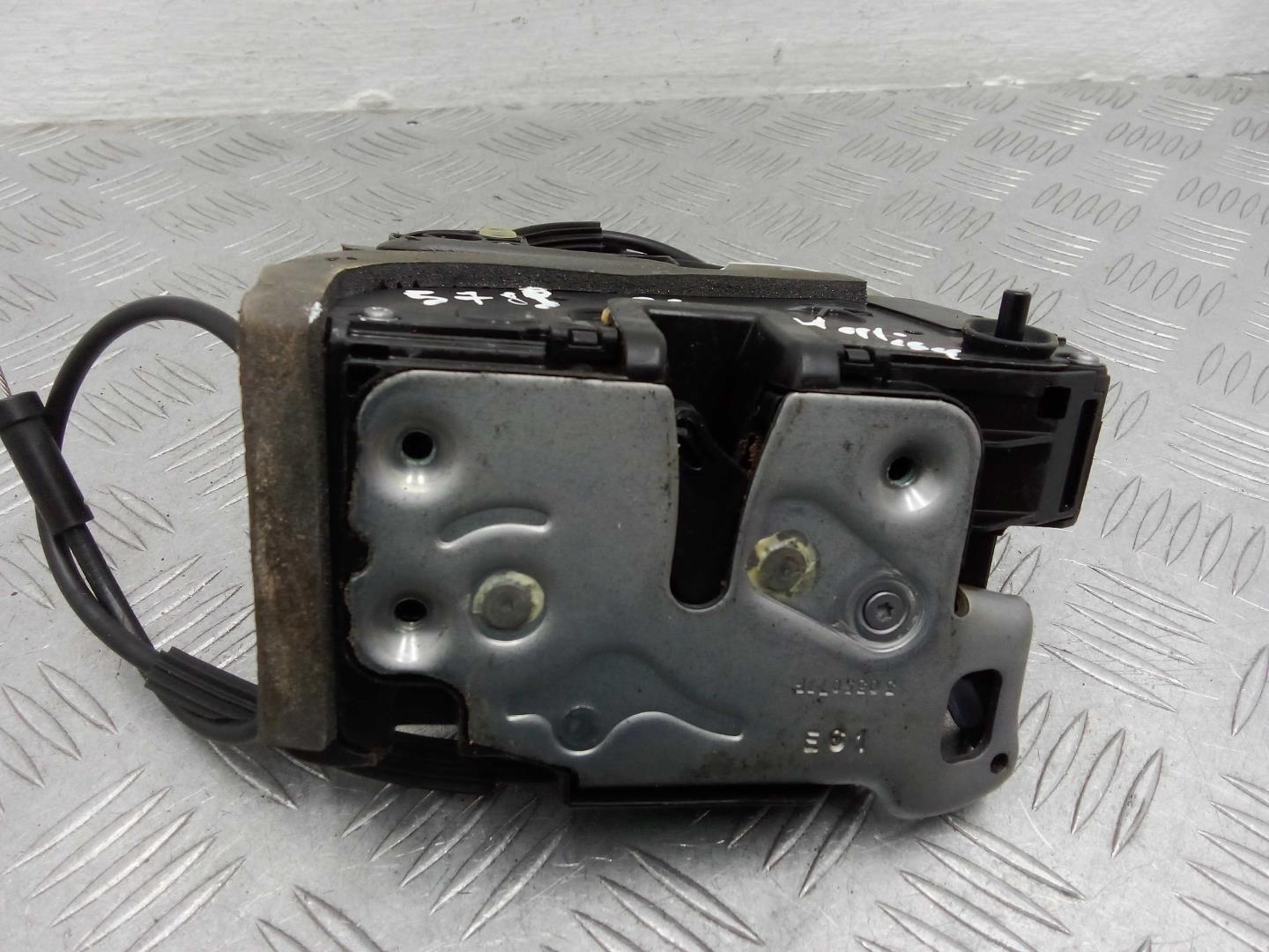 Замок двери задней левой