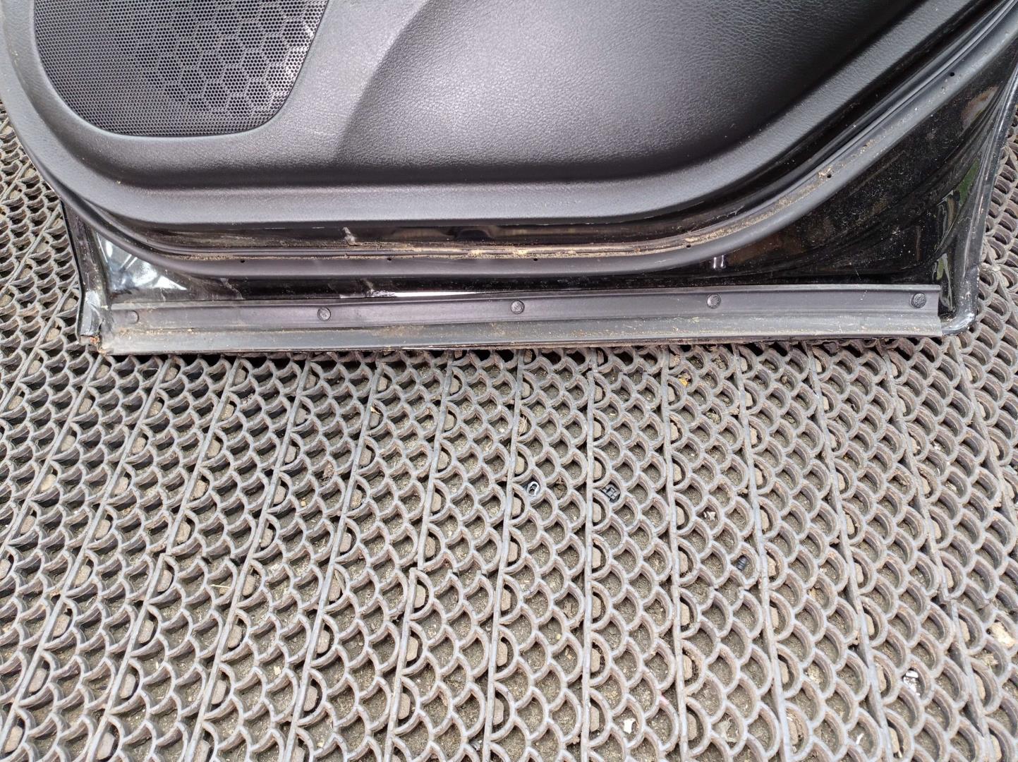 Стеклоподъемник электр. задний правый