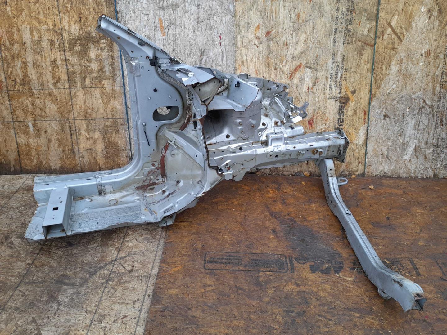 Лонжерон передний левый