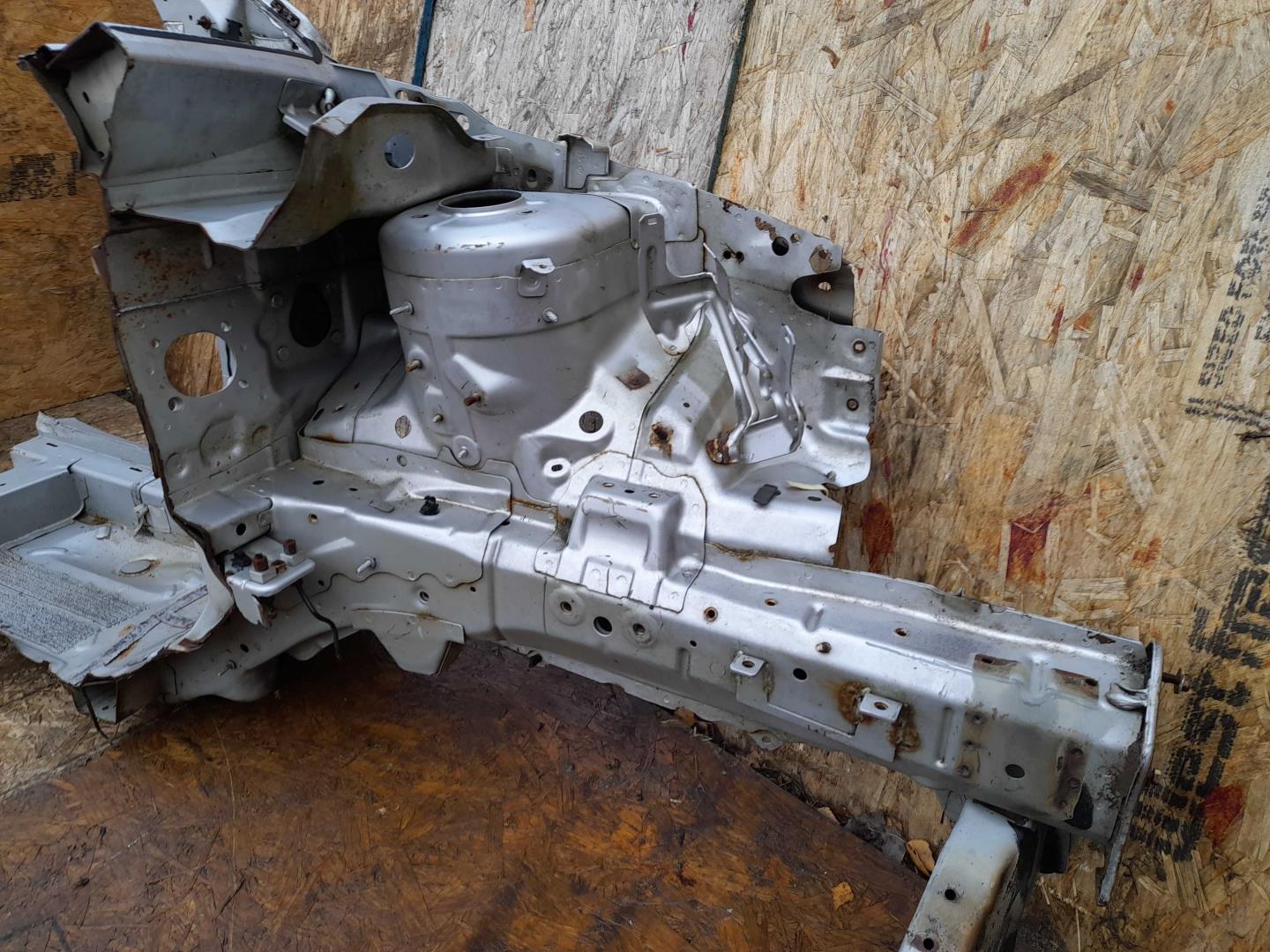 Лонжерон передний левый