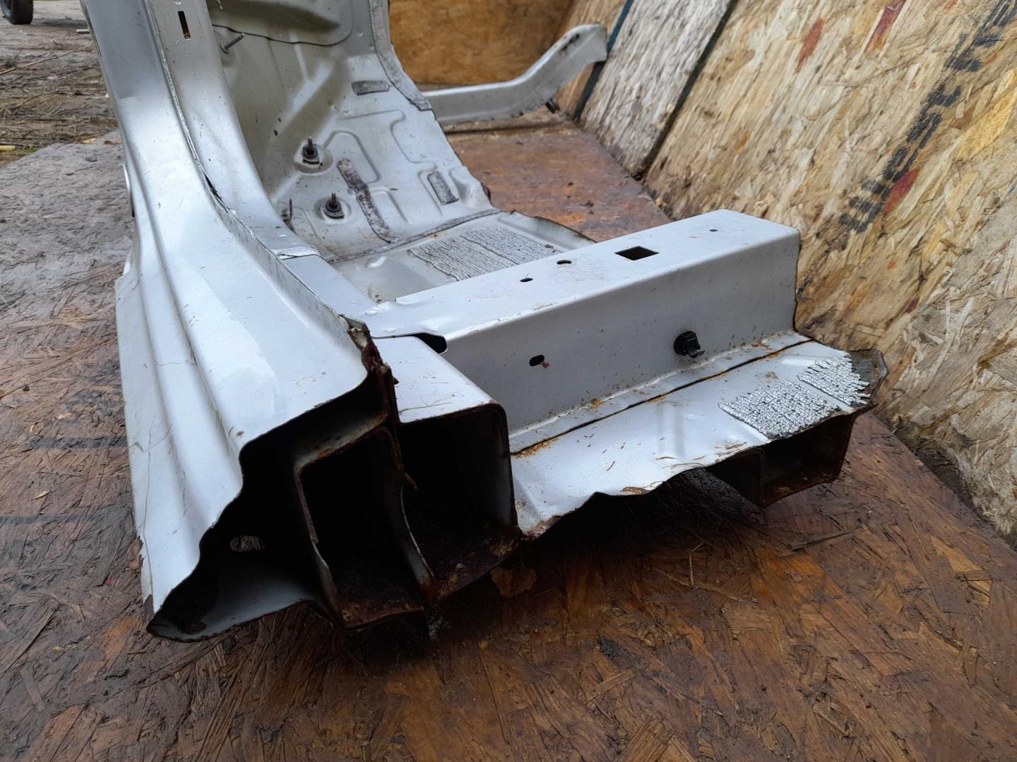 Лонжерон передний левый